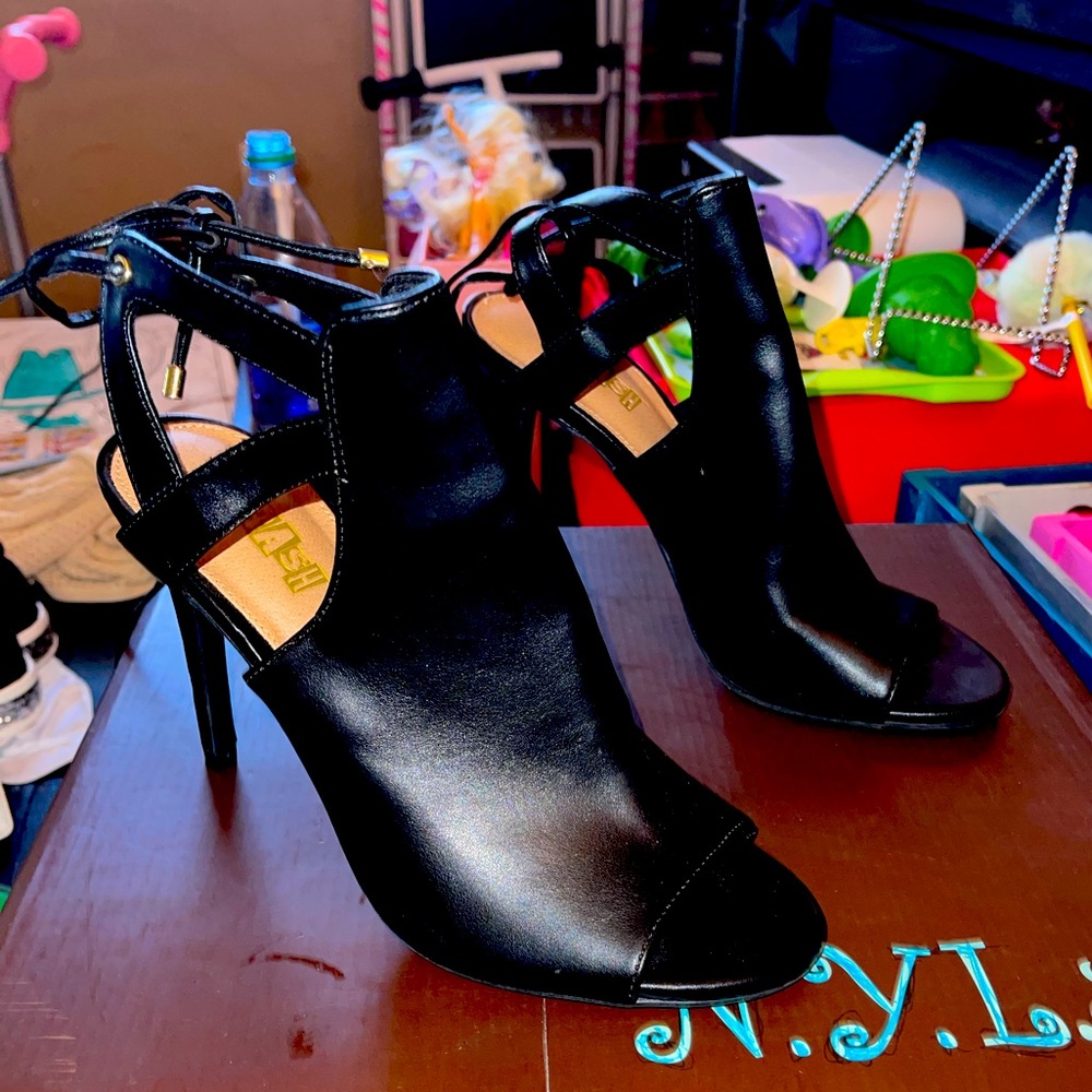 Size 7 Brash brand peep toe tie back heels. Rarely worn.